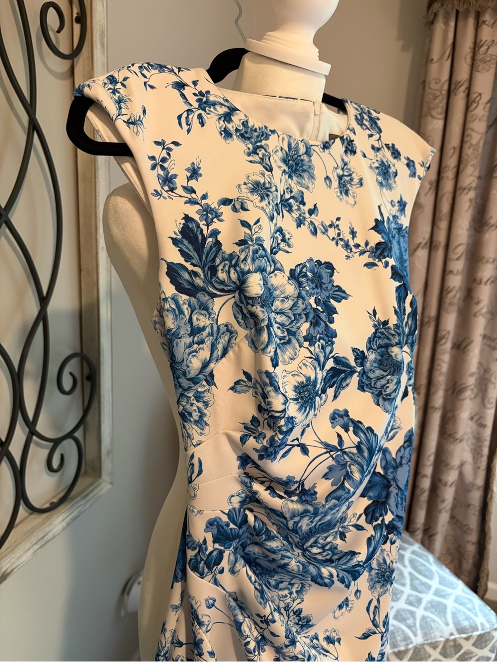 Vince Camuto White Maxi Dress with Blue Floral Print - Picture 5 of 5